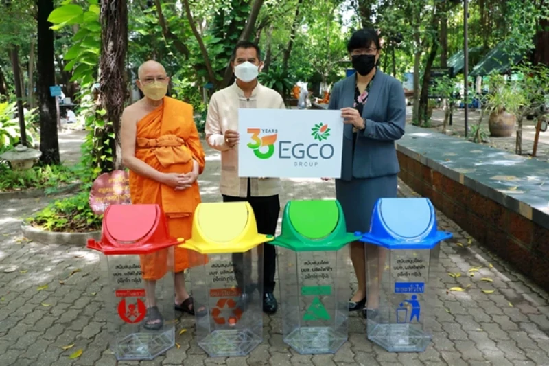 EGCO Group extends success in Waste Management to Communities by supporting garbage bins and waste management knowledge to "Chonprathan Rangsarit Temple."